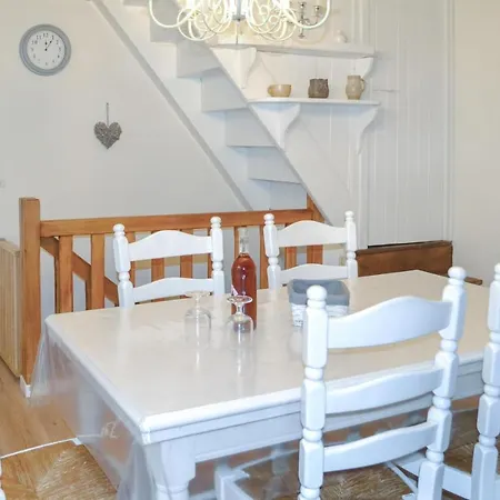 3 Bedroom Awesome In Sur Cele