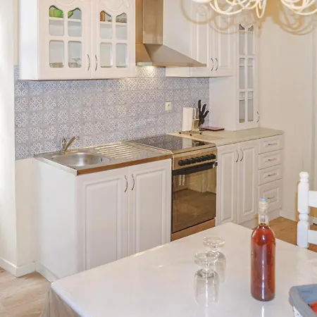 3 Bedroom Awesome Home In Marcilhac Sur Cele Дом отдыха Marcilhac-sur-Cele